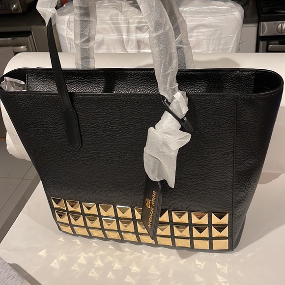 MICHAEL Michael Kors Sinclair NWT Tote Bag with front Gold Studs and top zipper - Picture 6 of 16